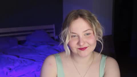 Snapshot of sensual_girrrl chatting on 06.11.26 Ilona online show from 06.11.26