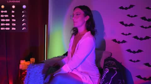 Snapshot of sensual_jassmine chatting on 10.20.25 Jasmine online show from 10.20.25