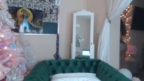 Snapshot of sensual_paradise_ chatting on 02.01.25 V online show from 02.01.25