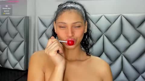 Snapshot of sensual_shantal chatting on 10.10.25 sensual_shantal online show from 10.10.25
