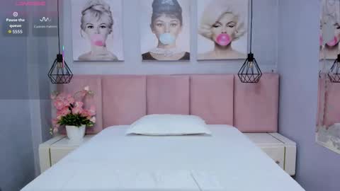 Sophie     online show from 12.17.25