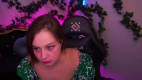 Snapshot of sensualalicee chatting on 10.27.25 sensualalicee online show from 10.27.25