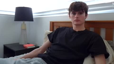 Snapshot of sensualalien chatting on 01.05.25 Cam online show from 01.05.25