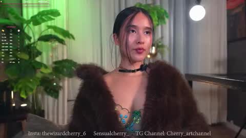 Maria- OF sensual bee online show from 11.27.25