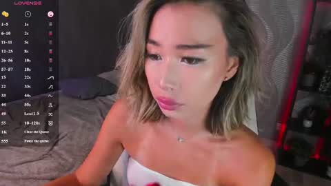 Snapshot of sensualily chatting on 06.12.26 Kiki online show from 06.12.26