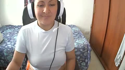 Snapshot of senthix1983 chatting on 02.21.25 senthix heyy promo en OnlyFans aprovecha 85 descuento online show from 02.21.25