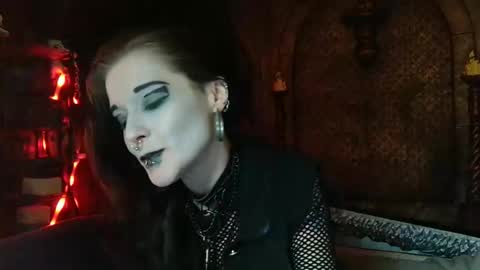 Snapshot of seraphinmunster chatting on 04.22.26 Seraphin Munster online show from 04.22.26