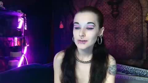 Snapshot of seraphinmunster chatting on 04.23.26 Seraphin Munster online show from 04.23.26