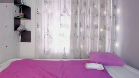 Snapshot of serena_fey chatting on 12.22.25 Serena online show from 12.22.25