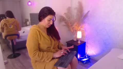 Snapshot of serena_houstonn chatting on 06.24.26 Serena online show from 06.24.26