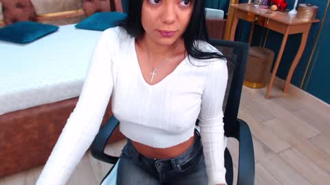 Snapshot of serena_mendez chatting on 12.07.24 Serena online show from 12.07.24