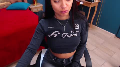 Snapshot of serena_mendez chatting on 01.07.25 Serena online show from 01.07.25
