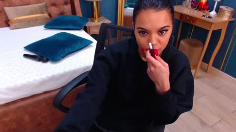 Snapshot of serena_mendez chatting on 01.25.25 Serena online show from 01.25.25
