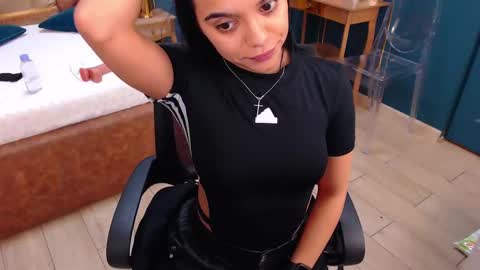 Snapshot of serena_mendez chatting on 02.28.25 Serena online show from 02.28.25