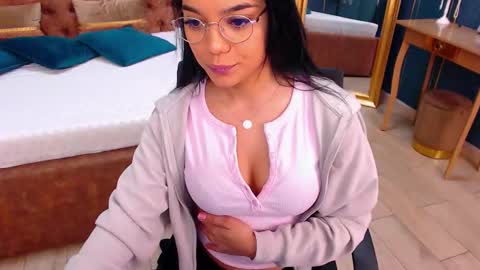 Snapshot of serena_mendez chatting on 10.23.25 Serena online show from 10.23.25
