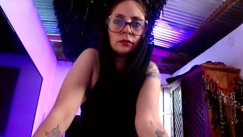 Snapshot of serena_xyz chatting on 04.18.26 Serena Xyz online show from 04.18.26