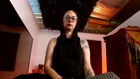 Snapshot of serena_xyz chatting on 04.19.26 Serena Xyz online show from 04.19.26