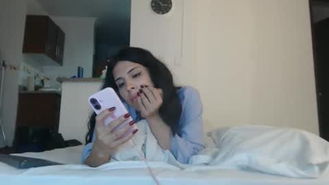 sararoussee online show from 12.17.25