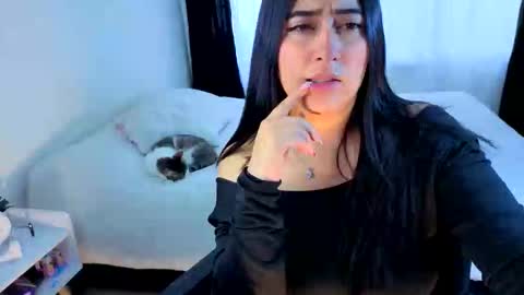 Serenna Cruz online show from 10.17.25