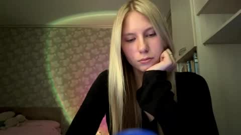 Snapshot of serinalasch chatting on 05.25.26 Sofia online show from 05.25.26