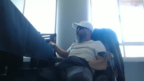 Snapshot of serioyhetero19 chatting on 09.15.25 hetero serio discreto online show from 09.15.25