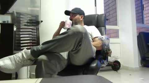 Snapshot of serioyhetero19 chatting on 03.16.26 hetero serio discreto online show from 03.16.26
