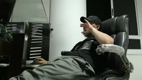 Snapshot of serioyhetero19 chatting on 04.08.26 hetero serio discreto online show from 04.08.26
