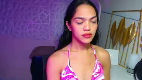 Snapshot of servicedoll18 chatting on 01.08.26 Bella online show from 01.08.26