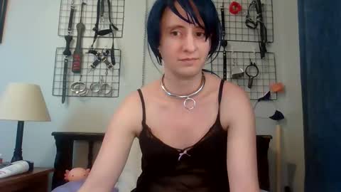 Servile Sarah online show from 04.14.26