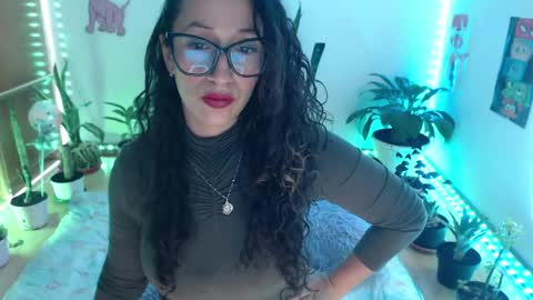 Snapshot of seuctive_woman57 chatting on 05.21.26 samy online show from 05.21.26