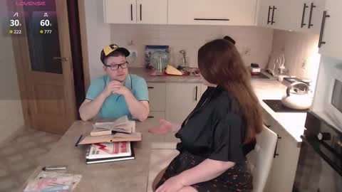 Roxy Kate Mary Alex Arnold online show from 11.27.25