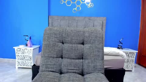 Snapshot of sexfenix_ chatting on 01.11.25 karen and camilo online show from 01.11.25