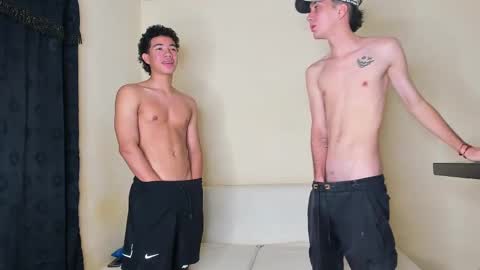 Snapshot of sexiest_girlscb chatting on 10.01.25 Izzy19Yearsgirl with glasseDereck18yearsboy with glasse Alice 19years-Dany 19 years online show from 10.01.25