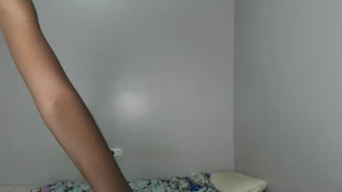 Snapshot of sexiestpunani chatting on 06.14.26 petite baby online show from 06.14.26