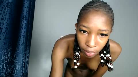 Snapshot of sexiestpunani chatting on 06.20.26 petite baby online show from 06.20.26