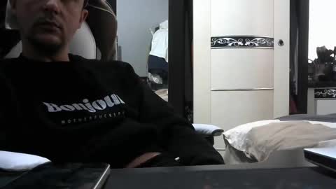 Snapshot of sexmachine34 chatting on 02.15.25 EGE online show from 02.15.25