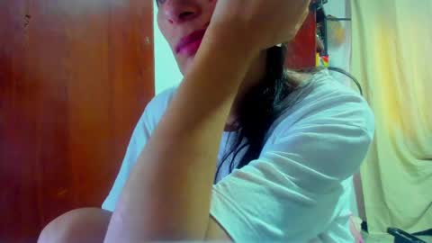 Snapshot of sexmilkdirty chatting on 05.19.26 sexmilkdirty online show from 05.19.26