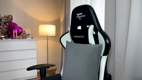 My name is Mia whats yours online show from 09.22.25