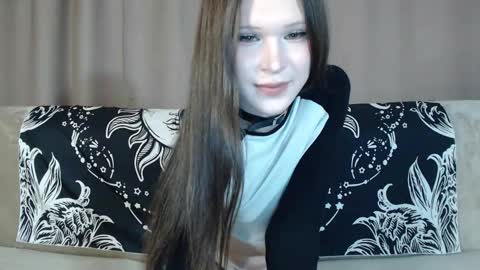Snapshot of sexpired_princess chatting on 10.30.25 Nextdoor Princess online show from 10.30.25