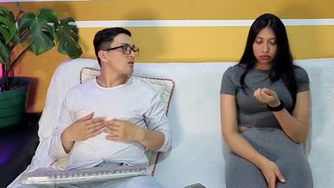 KhidaMilo online show from 11.05.25