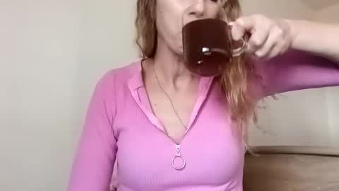 Snapshot of sexualangel chatting on 02.18.25 Verona online show from 02.18.25