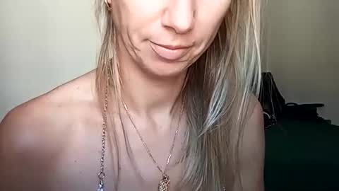 Snapshot of sexualangel chatting on 09.18.25 Verona online show from 09.18.25