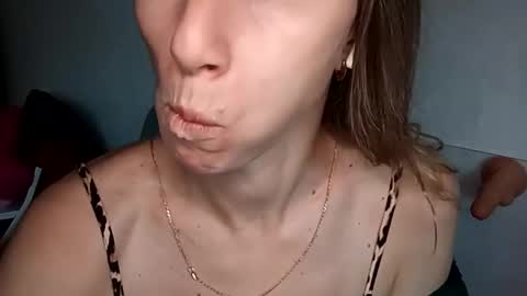 Snapshot of sexualangel chatting on 12.01.25 Verona online show from 12.01.25