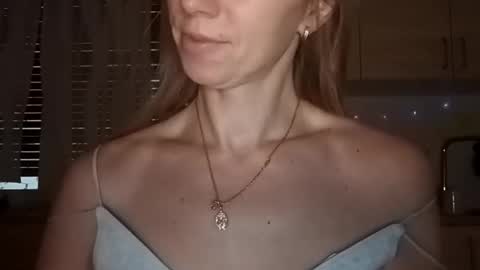 Snapshot of sexualangel chatting on 12.18.25 Verona online show from 12.18.25