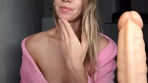 Snapshot of sexualangel chatting on 05.19.26 Verona online show from 05.19.26