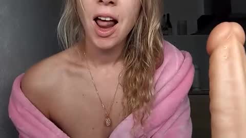 Snapshot of sexualangel chatting on 05.23.26 Verona online show from 05.23.26