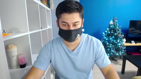 Snapshot of sexxxdickbig chatting on 01.01.25 Tommy online show from 01.01.25