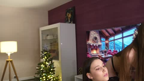Snapshot of sexxxsirens chatting on 12.15.25 Hannah Monica Annie Andrea Eva Lina online show from 12.15.25