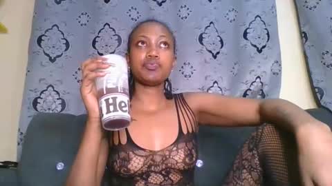 Snapshot of sexxxy_ree chatting on 11.10.25 sexxxy_ree online show from 11.10.25