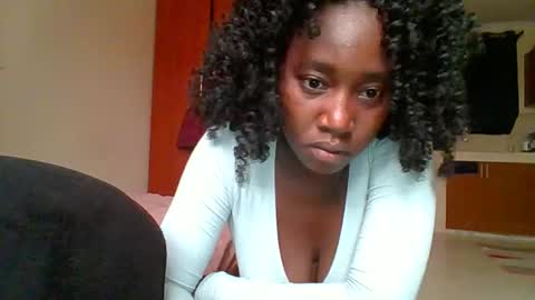 Snapshot of sexxy_thick_ebony chatting on 09.13.25 Sweet doll online show from 09.13.25